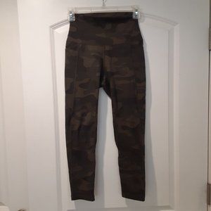 Senita Athletics Shakti 7/8 Capris skin material Olive Green